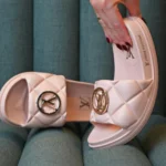 Chinelo Feminino Nuvem Metalassê Louis Vuitton - Imagem 8
