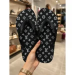 Chinelo Feminino LV Black White - Imagem 6